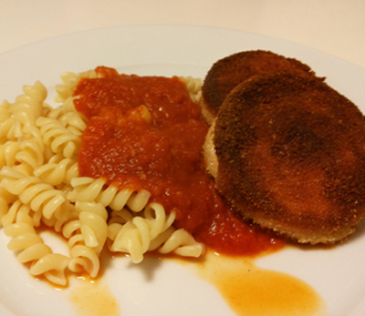 Jägerschnitzel (Jagdwurst) mit Spirelli und Tomatensoße