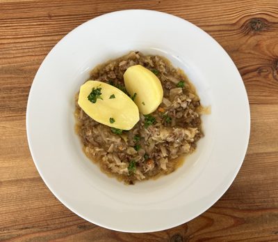 Schmorkohl mit Salzkartoffeln