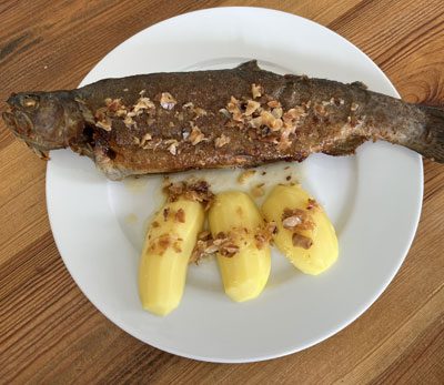 Forellen in Mandelbutter mit Salzkartoffeln