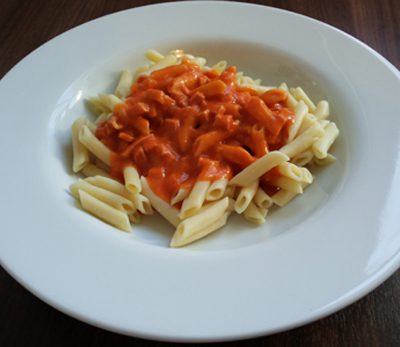 Makkaroni mit Original DDR-Tomatensoße aus der Schulspeisung